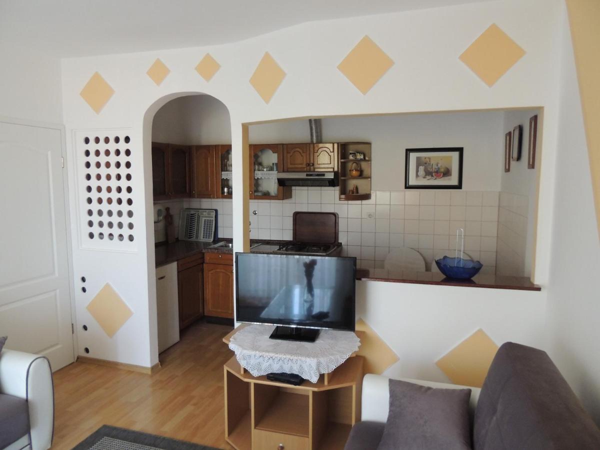 Apartman Husic Pag Town Buitenkant foto