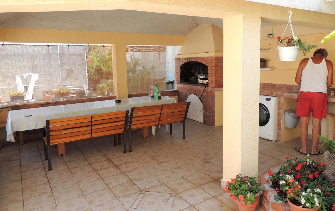 Apartman Husic Pag Town Buitenkant foto