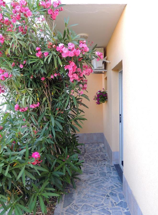 Apartman Husic Pag Town Buitenkant foto